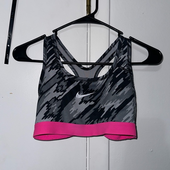 Nike sports bra - Picture 1 of 3